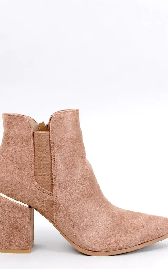 Bottines Beige à Talons Bas pour un Look Chic