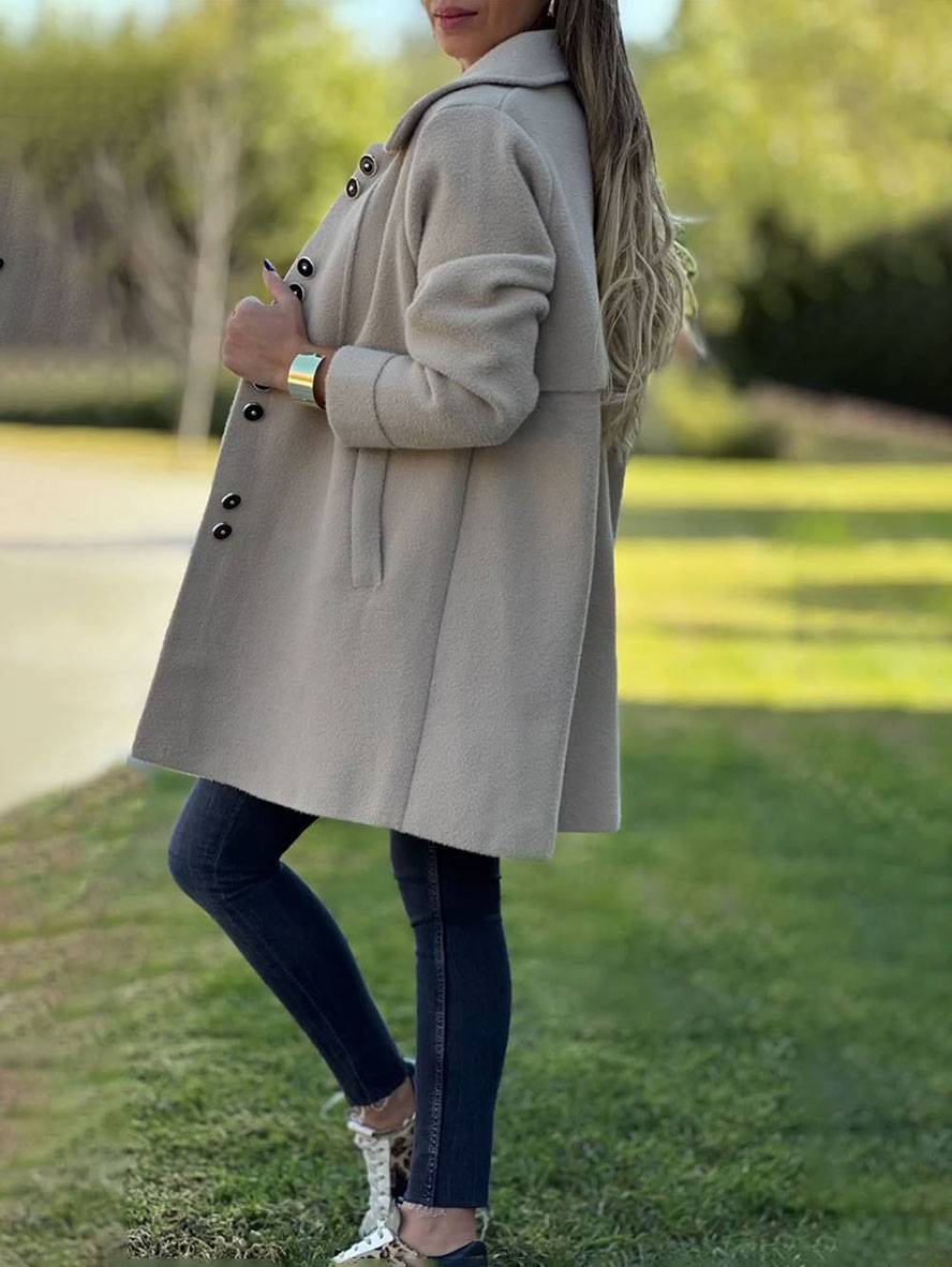 Manteau Long pour Femmes avec Col à Revers et Fermeture à Boutons