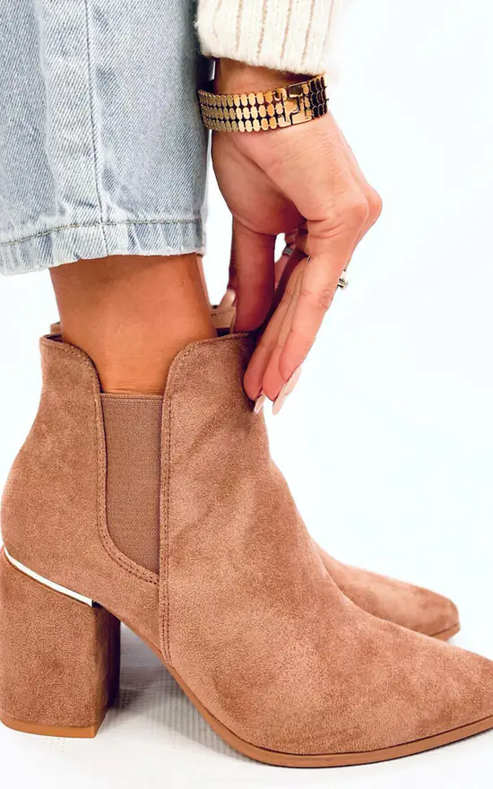 Bottines Beige à Talons Bas pour un Look Chic